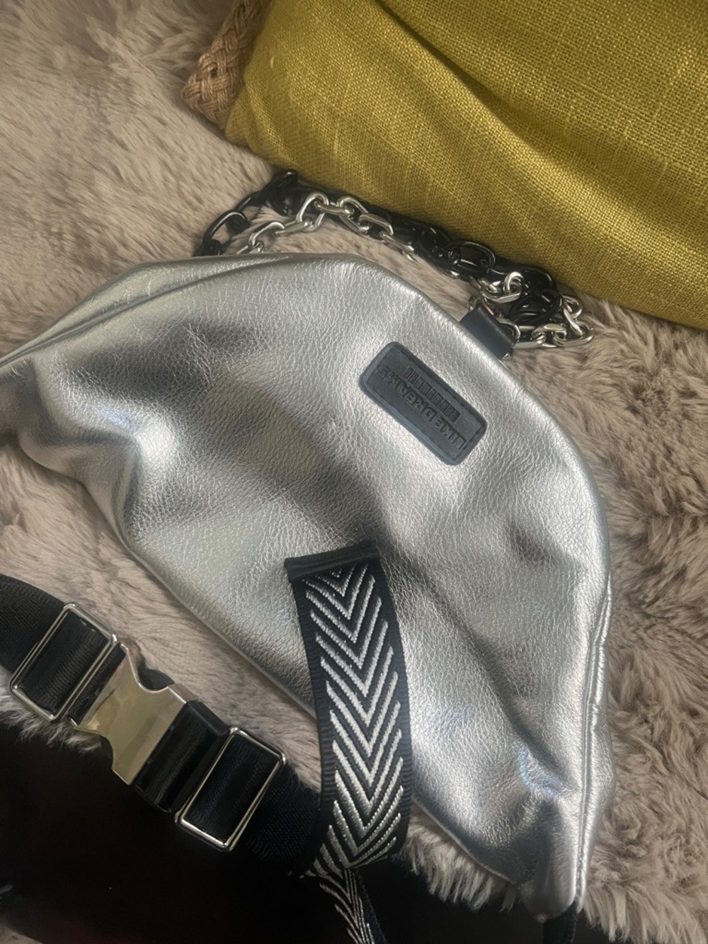 Metallic Silver Crossbody Belt Bag with Chain Accent - Picture 4 of 8